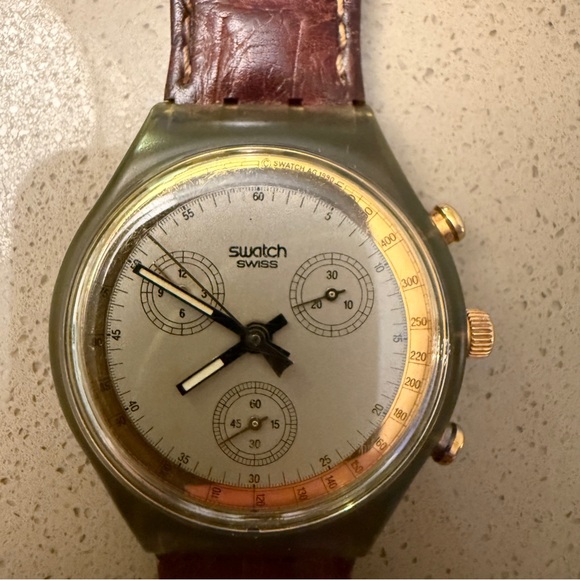 SWATCH Chronograph Goldfinger SCM100 - Picture 1 of 4